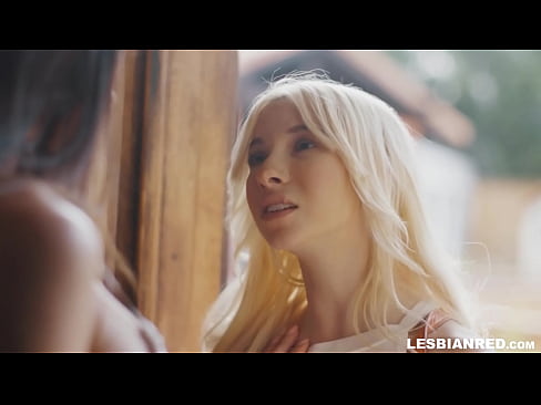 ❤️ Κορίτσι επιστρέφει στο σπίτι μετά από μερικούς μήνες και καταλήγει να τρώει το μουνί της μητριάς της ❤️ Ανώμαλο βίντεο ☑