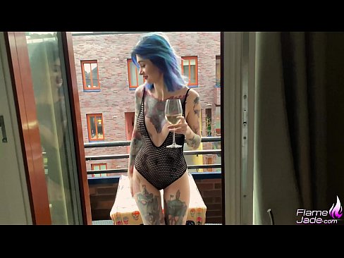 ❤️ Τρομερό κορίτσι ρουφάει και γαμάει παθιασμένα στους ανοιχτούς ουρανούς ❤️ Ανώμαλο βίντεο ☑